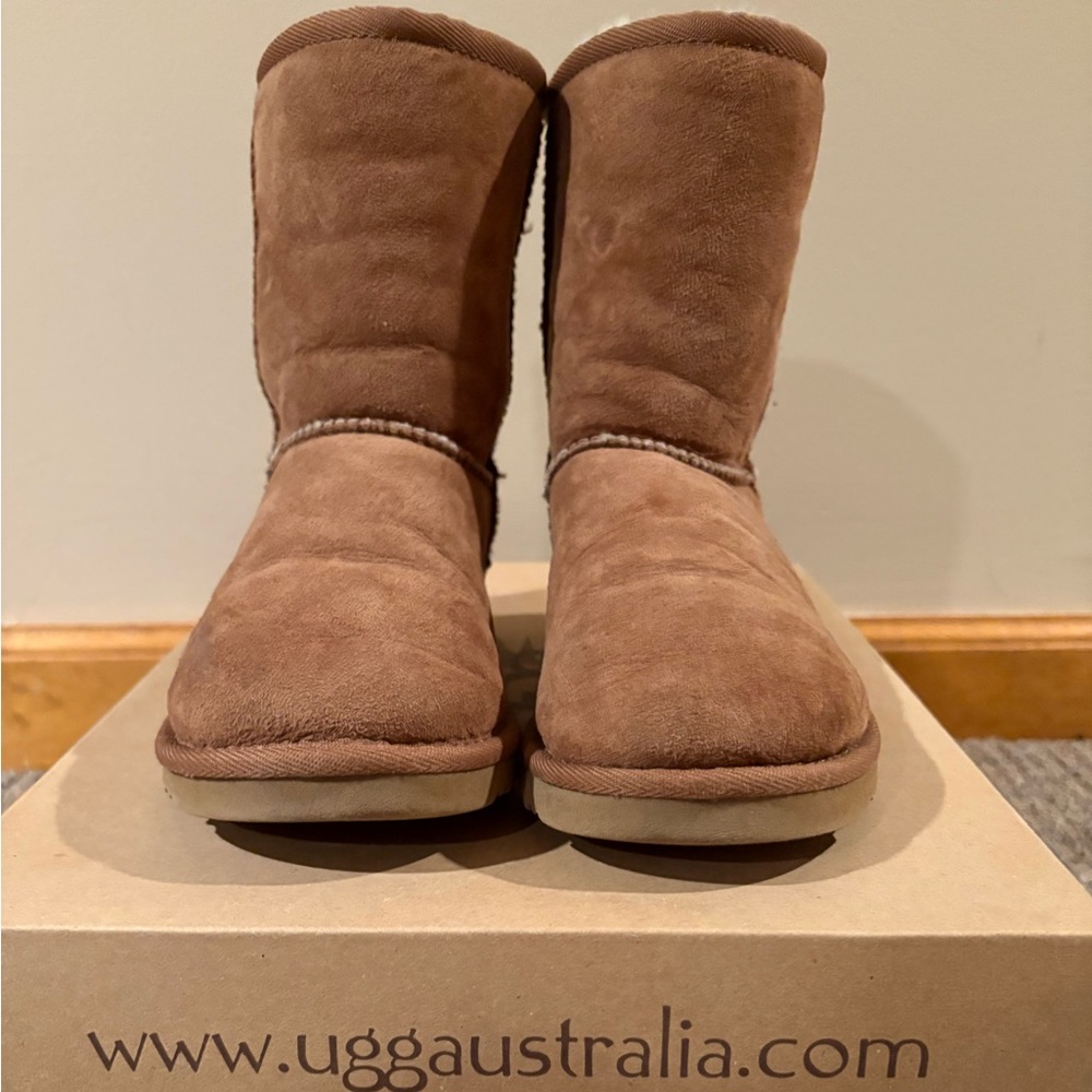 Kids chestnut Uggs